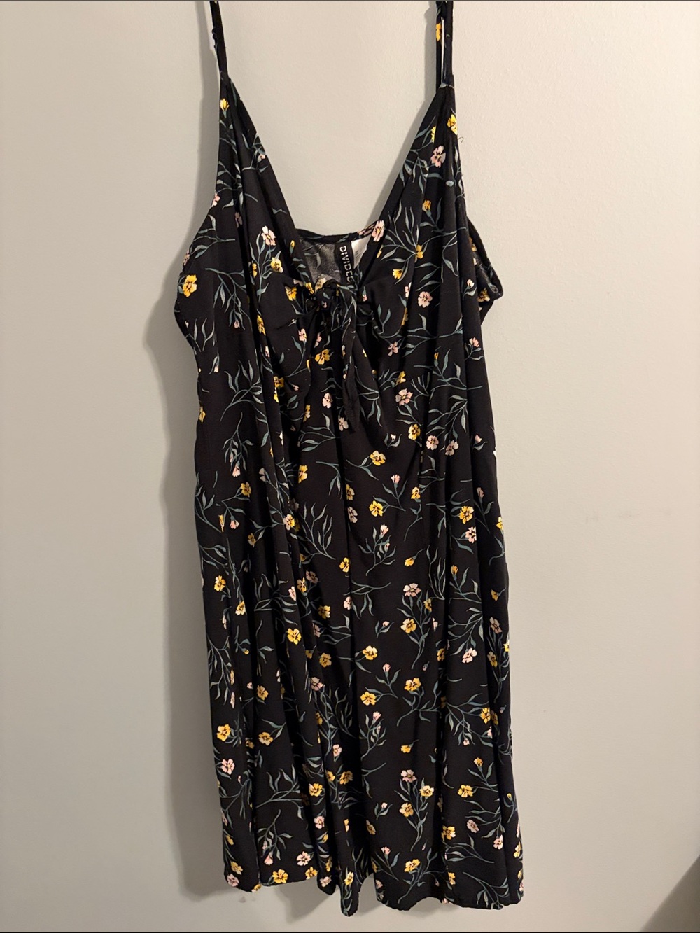 ⭐️ DIVIDED Dress - 19 ptp